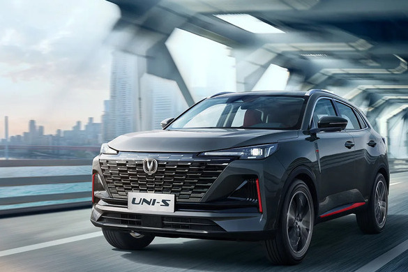 Аренда автомобиля Changan UNI S в Санкт-Петербурге